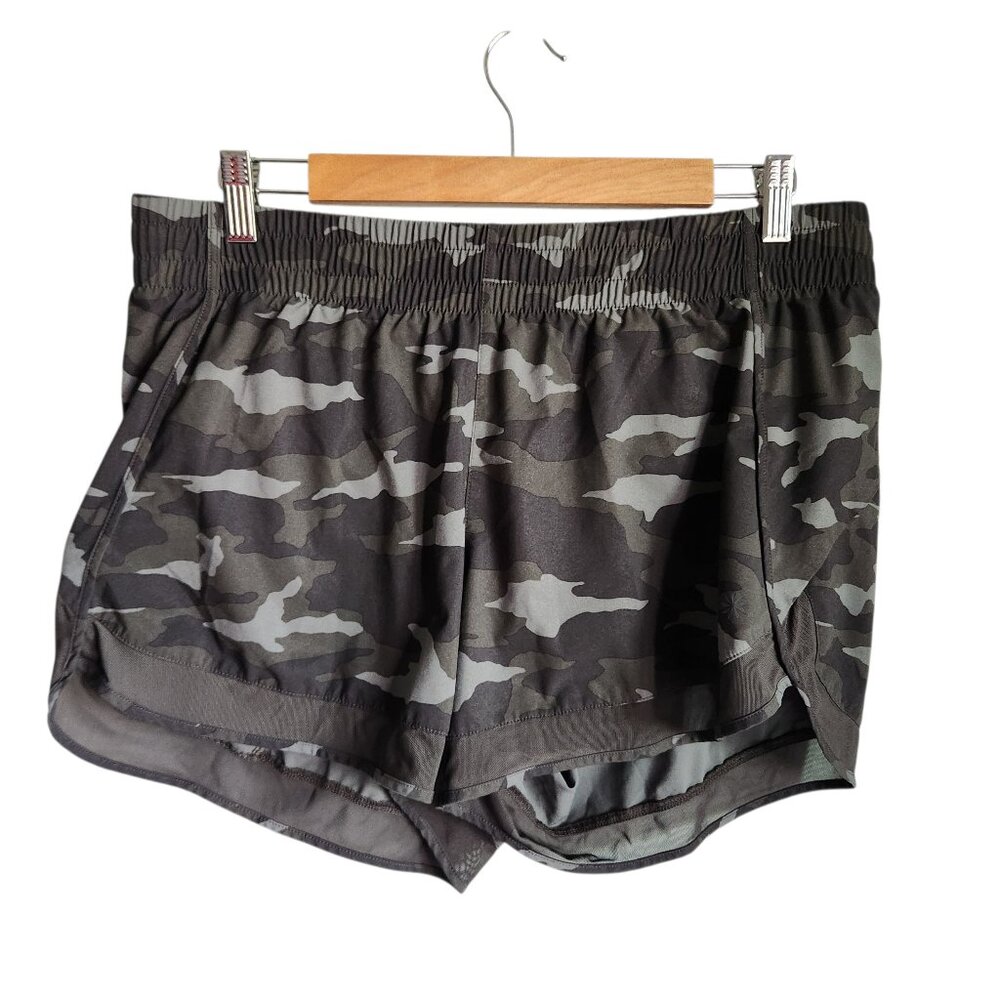 Athleta Shorts Large Green Camo Women's Mesh Racer Run Mid Rise 4" Short Gym
